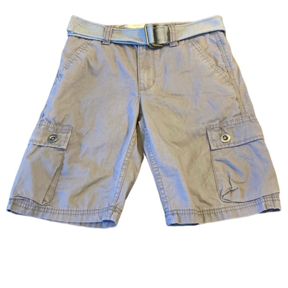 Levi’s cargo shorts. Size 8 Regular. 24W. Medium gray.